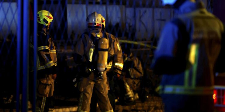 Slobodna Dalmacija – Rastrojeni Splićanin u dnevnom boravku umalo zapalio oca! Palio je i odjeću u dnevnom boravku, ostavljao opuške…