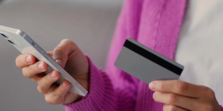 Slobodna Dalmacija – Šibenčanka naručila mobitel preko interneta i ostala bez 1500 eura, policija objasnila što izbjeći da ne prođete isto