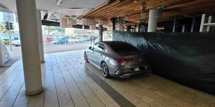 Slobodna Dalmacija – Snalažljivost ili bezobrazluk? Pogledajte gdje je ovaj Splićanin parkirao auto na Novu godinu