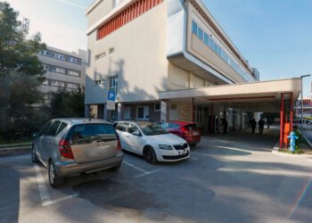 Slobodna Dalmacija – Sramotno iskustvo Splićanke kad teško bolesno dijete vozi na terapiju u bolnicu: Moram se prepirati s njima, ne žele…