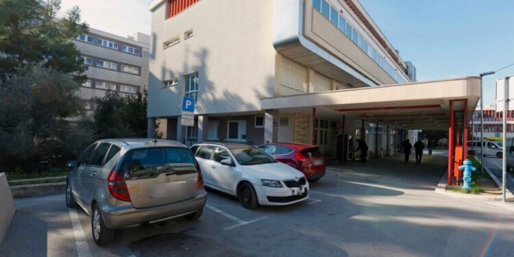 Slobodna Dalmacija – Sramotno iskustvo Splićanke kad teško bolesno dijete vozi na terapiju u bolnicu: Moram se prepirati s njima, ne žele…