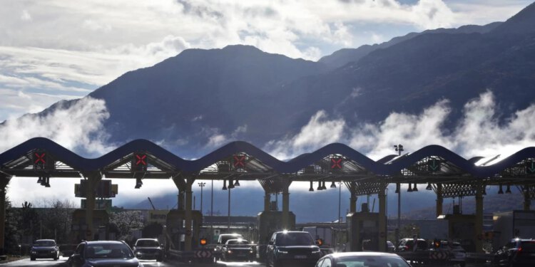 Slobodna Dalmacija – Stižete u Split autocestom? Dobro se pripremite, kućice u Dugopolju zatvaraju se večeras u 22 sata