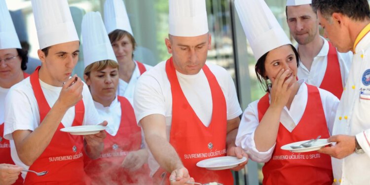 Slobodna Dalmacija – U Zadru najtraženiji konobari i kuhari, obrtnici u građevini, sva zanimanja u medicini, odgajatelji i prodavači