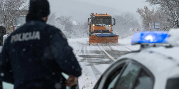 Slobodna Dalmacija – Uzavrele strasti na sjednici Gradskog vijeća Knina: ‘Nevrijeme smo dočekali nespremni, štete su milijunske’
