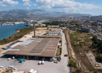 Slobodna Dalmacija – Zabijen zadnji čavao u lijes jednog od simbola Splita; agonija je završila nakon 14 godina, briše se poznato ime…