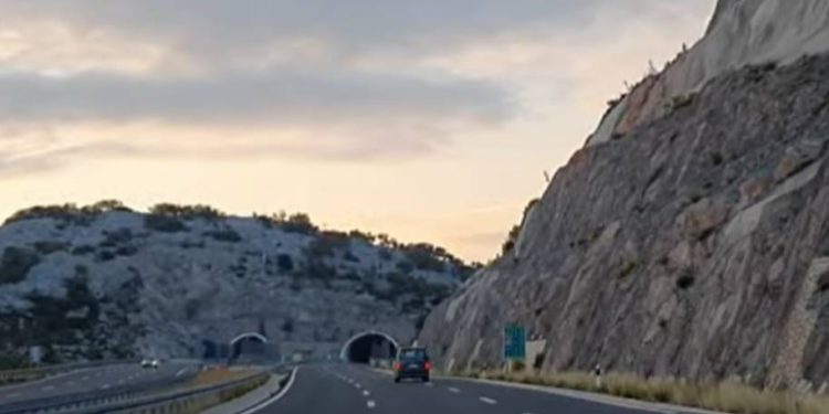 Prometna nesreća na A1 kod čvora Sveti Rok: "Pijan vozio u krivom smjeru"