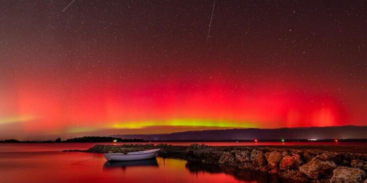Spektakularni prizori aurore borealis: Polarna svjetlost vidjela se i iz Dalmacije, na moru nastale nestvarno lijepe fotografije