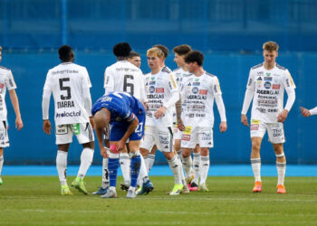 Sportske novosti – Austrijanci srušili Dinamo na Maksimiru! Kovačević prvo zamijenio Stojkovića, a onda i cijelu prvu momčad