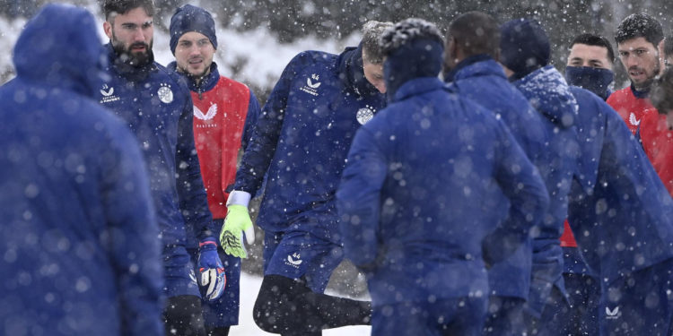 Sportske novosti – FOTO: Modri odradili trening na snježnom ‘Luki Modriću’! Palo i grudanje, hrabriji zaigrali u kratkim hlačama