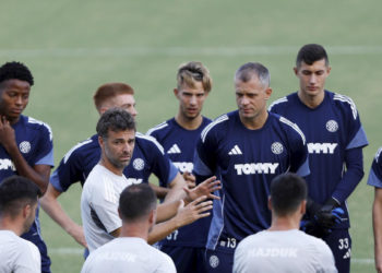 Sportske novosti – Hajduk prelomio: Bijeli ostaju na Poljudu, poznati i ‘sparing partneri’