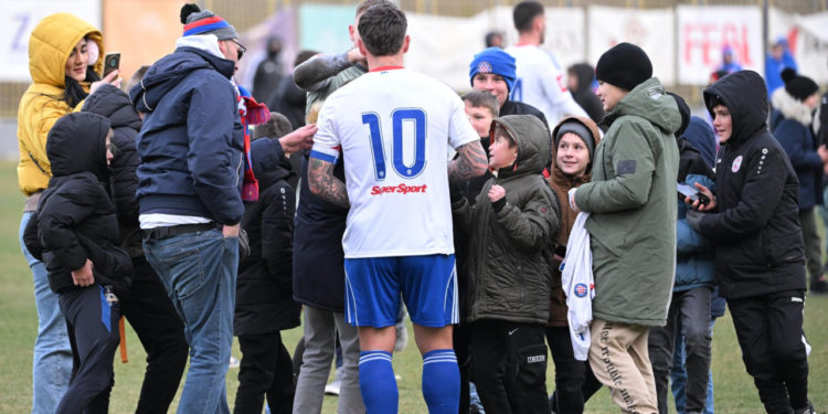 Sportske novosti – Nakon utakmice Hajduka nastala prava ludnica: Livaja zadnji napustio teren, još jedna zvijezda posebno popularna