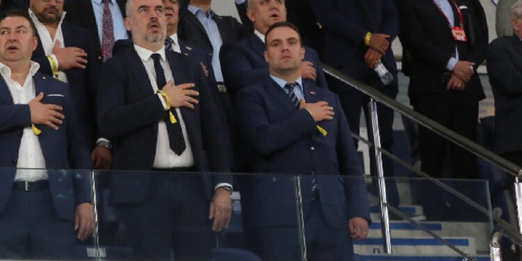 Sportske novosti – Umjesto terena izabrao fakultet, a sada je stigao do samog vrha hrvatskog nogometa: ‘HNS je transparentan, tako će i ostati’