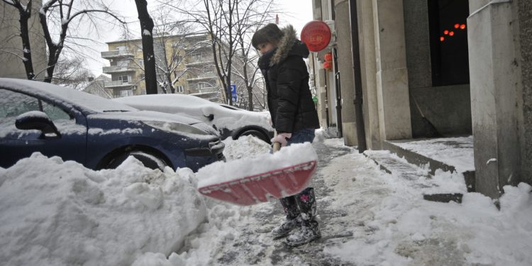 Srbi ne znaju bi li se smijali ili plakali: Pojavile se snimke kako se u Beogradu čisti snijeg