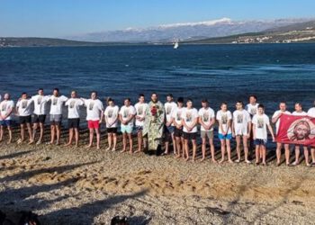 Srbi u Dalmaciji došli plivati za ‘Časni krst’ pa razbjesnili Hrvate: ‘Ta zastava se prije rata nije koristila’