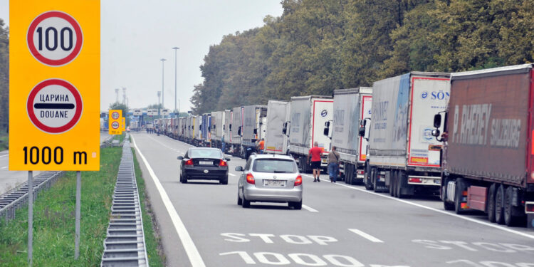 Srbima stiglo upozorenje za Hrvate na granici: ‘Dobro pazite u koju kolonu idete’