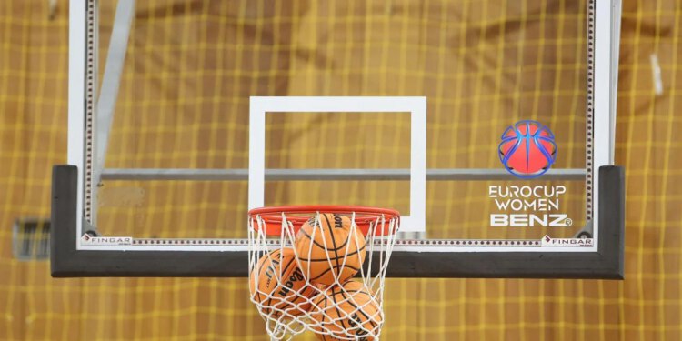 Sudac podbacio loptu i označio kraj utakmice u Gospinom polju. Čekamo da se oglasi vodstvo Premijer lige