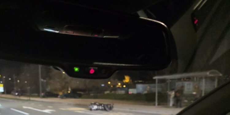 Sudar motora i auta na istoku grada, dojurila hitna