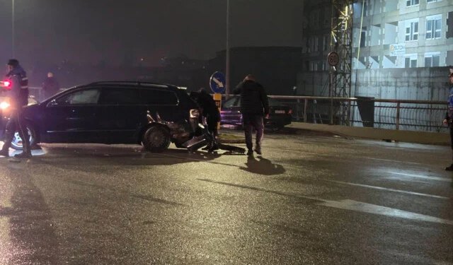 Sudariili se Passat i Mercedes na spoju Avenije i Studentskog mosta u Mostaru, jedna osoba ozlijeđena