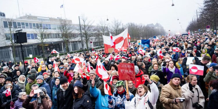 ‘Svi se morate probuditi’ – tisuće ljudi u Danskoj prosvjeduju protiv Trumpovog zahtjeva za Grenlandom