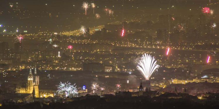 Svijet se oprostio od 2025. uz vatromet, glazbu i nadu u bolju 2026.