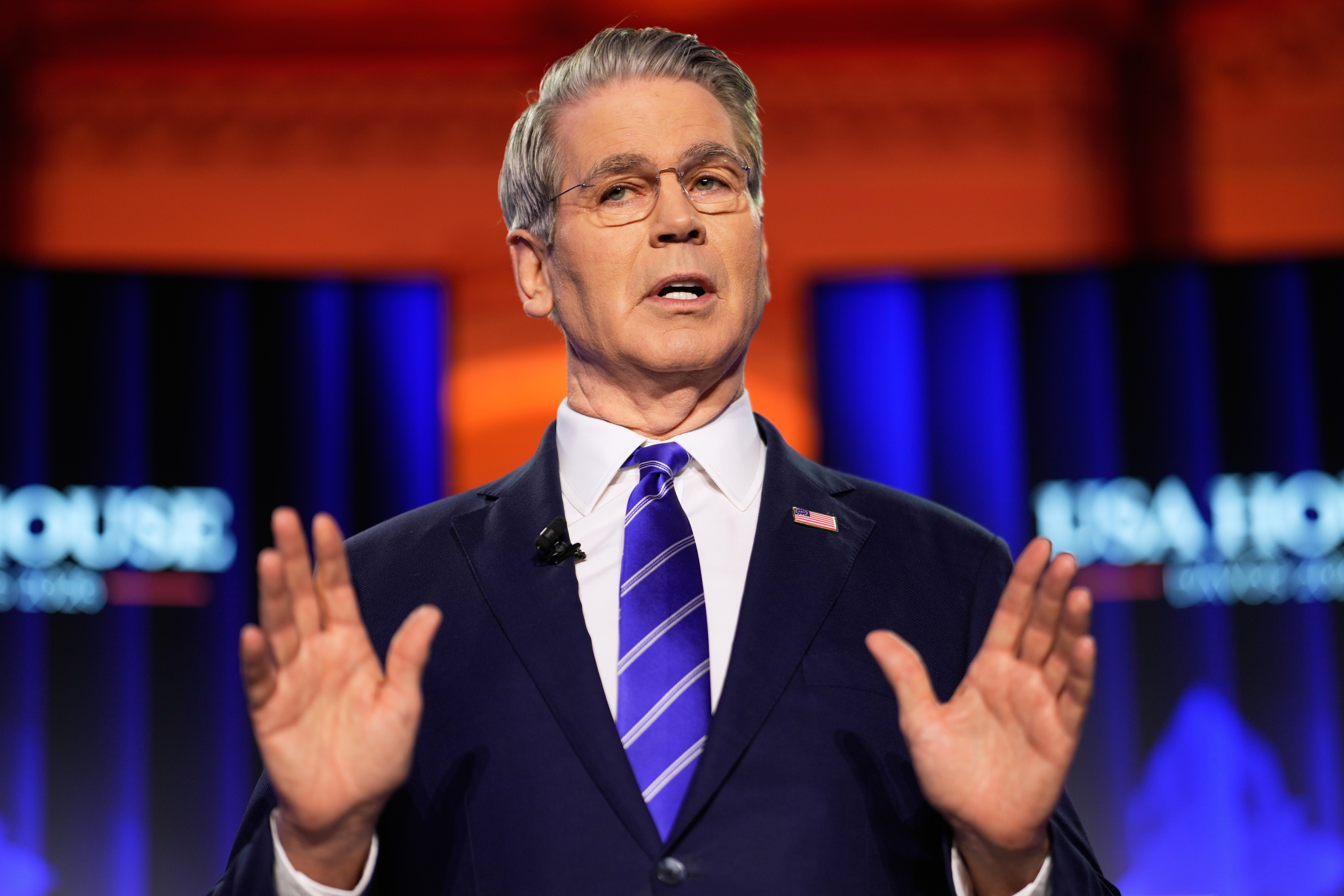 Ministar financija Scott Bessent također se uključio u živahnu razmjenu uvreda s guvernerom u Švicarskoj