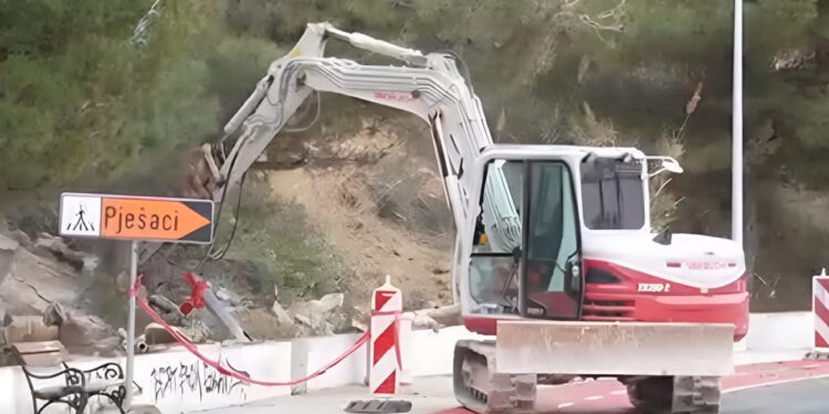 Teška stijena pala na šetnicu prema Žnjanu, tragedija izbjegnuta pukom srećom