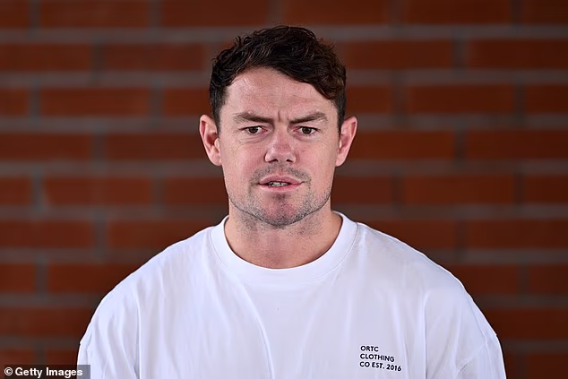 Tess Crosley blista na samostalnom izletu dok se raspada brak AFL zvijezde Lachie Neale s njezinom bivšom prijateljicom Jules