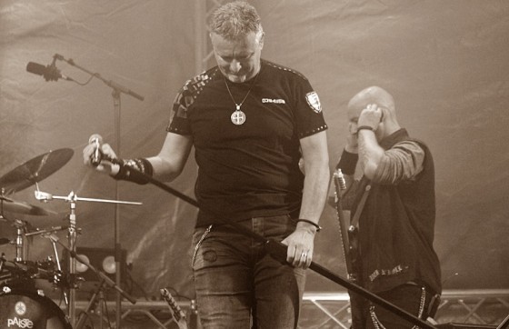 Thompson mora ukloniti bespravne građevine, oglasio se nakon rješenje pa citirao svoju pjesmu i ispričao se pticama, vjevericama, zmijama