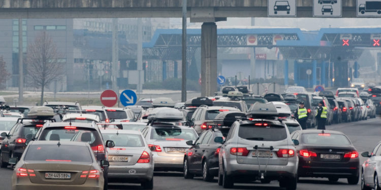 Tisuće Bosanaca ovog su vikenda pokušali prijeći u Hrvatsku, morao reagirati i MUP