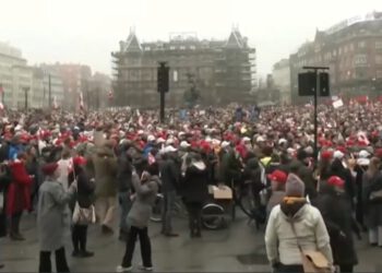 Tisuće na nogama, uputili znakovitu poruku: ‘Prste dalje od Grenlanda’