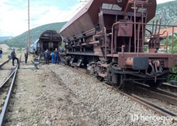 Tri radnika ozlijeđena u sudaru lokomotiva Željeznica FBiH