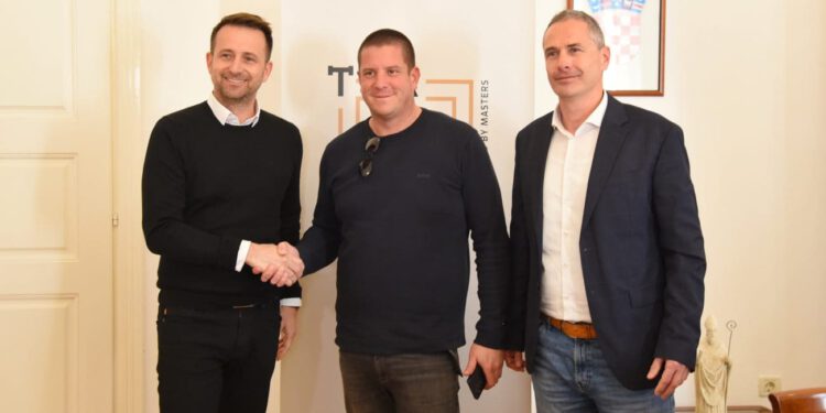 Trogir Holding seli u poslovnu zgradu u Planom. Svečano potpisan ugovor o rekonstrukciji vrijedan 1.5 milijuna eura