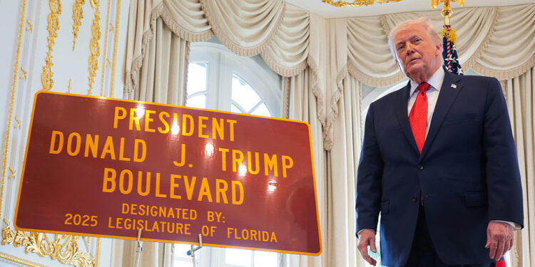 Trump je preimenovao ulicu na Floridi u svoju čast — RT World News