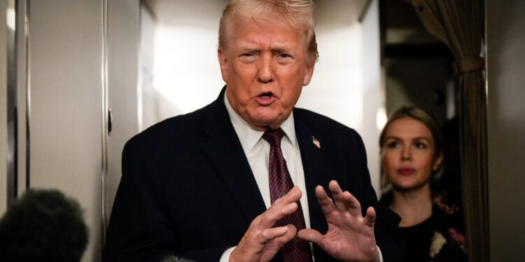 Trump otkriva detalje prvog razgovora s venezuelanskim čelnikom — RT World News