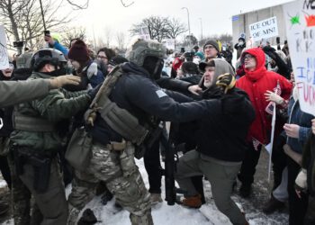 Trump prijeti korištenjem Zakona o pobuni ako Minnesota ne prestane ‘napadati agente ICE’