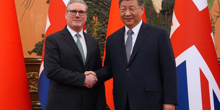 Trump upozorio UK da ne posluju s Kinom, Starmer brani ‘zbližavanje‘ s Pekingom