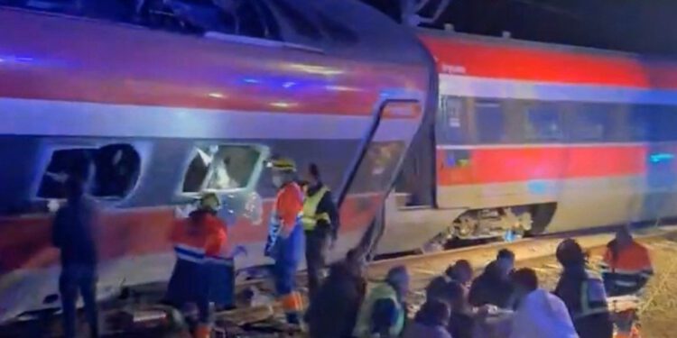 U sudaru brzih vlakova poginula 21 osoba u Španjolskoj (VIDEO) — RT World News