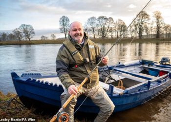 ULOV DANA! On The Road, ili bi to možda trebalo biti On The Rod, susreće se s opuštenim I nasmijanim Steveom Clarkeom dok uzima odmor od šefa Škotske kako bi uživao u prekrasnom iskustvu ribolova na Tayu