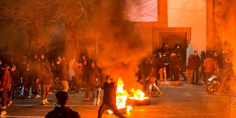 Unutar iranskih prosvjeda: “Ili ćemo svrgnuti režim ili ćemo biti uništeni”