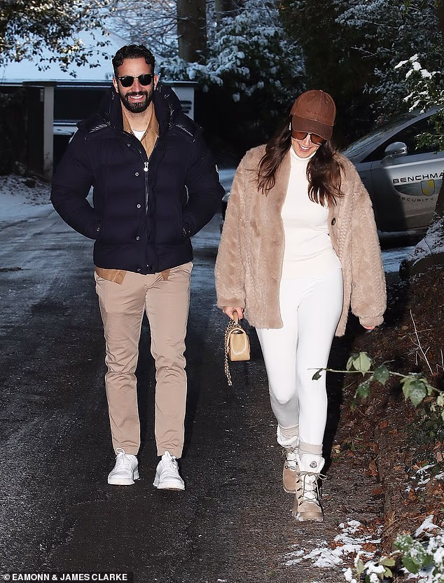 Unutar ‘kuće u Cheshireu od 1,2 milijuna funti’ Ruben Amorim će otići nakon otkaza Manchester Unitedu (a sudeći po tapetama nije ni čudo što se njegova žena dekorater interijera smiješi!)