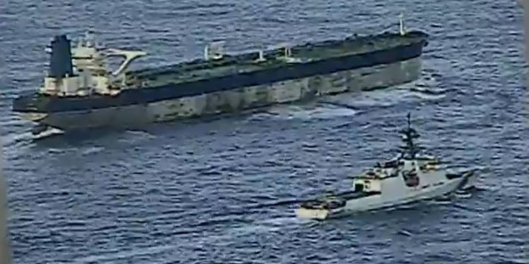 VIDEO Američka obalna straža objavila snimku praćenja tankera prije upada specijalaca