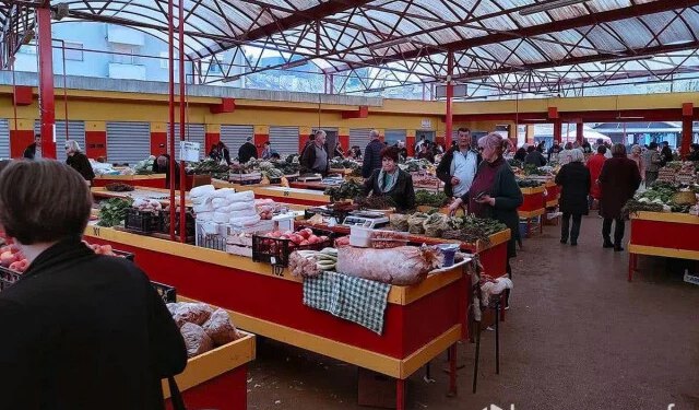 VIDEO Mostarska tržnica bez gužvi nakon blagdana. Manje se kupuje, više gleda