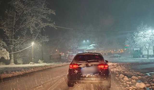 VIDEO Snijeg stigao do Komadinova vrela, zastoj na M17 kod Donje Jablanice