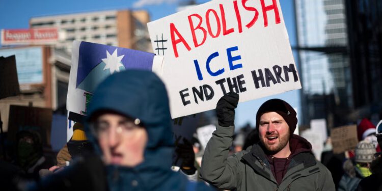 Većina Amerikanaca podržala je Trumpove masovne deportacije tijekom izbora 2024. Sada više želi ukinuti ICE nego ne.