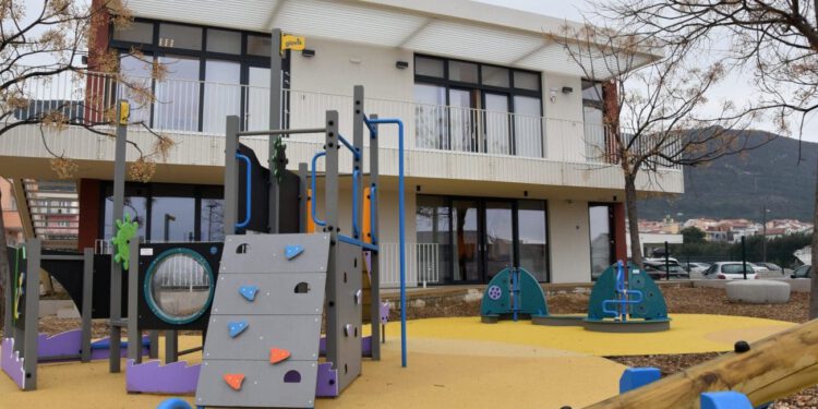 Velika promjena u Kaštel Starom: Djeca dobila moderno igralište vrijedno više od 100 tisuća eura