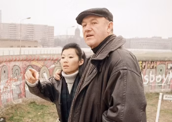 Vila Genea Hackmana u Santa Feu na popisu za više od 6 milijuna dolara… godinu dana nakon što je umro u kući sa suprugom