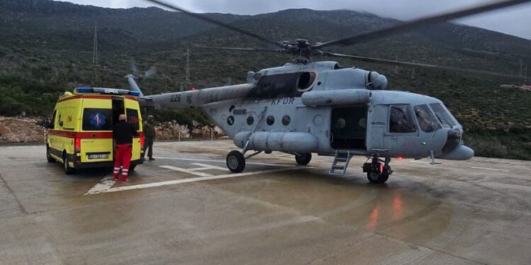 Vojni helikopter prevezao trudnicu iz Orebića u Split