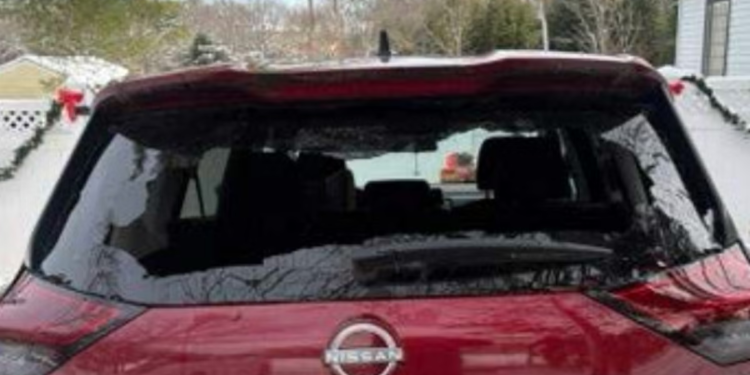 Vozači Nissana Rogue pokrenuli su tužbu zbog navodnog spontanog pucanja stražnjih stakala automobila