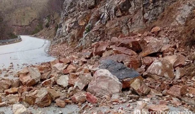 Vozači oprez, odroni na putu za Rujište