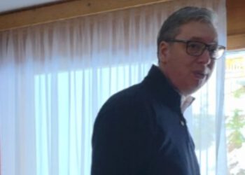 Vučić objavio video svoje sobe, pa se pohvalio: ‘Mogu se ispružiti’
